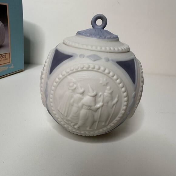 Lladro Annual Christmas Ball Ornament 1988 No. 1603 Porelain Collectible w/box - Picture 4 of 7